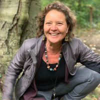 #0061: Sharon Rowe on the subtle power of going tiny and glasses of water and the death of single-use plastic bags.