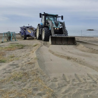 Rincón de la Victoria recoge 6 toneladas de residuos en la limpieza del varadero de La Cala del Moral