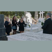 Llevó a un payaso y una cantante a un funeral para animar a sus familiares 