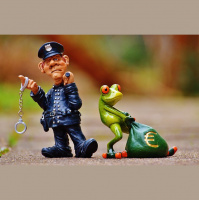 Avoid Jail-time While Making Money by Assigning Offers to Purchase Real Estate in Canada