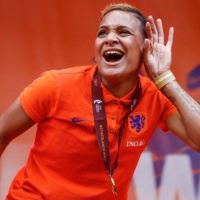 Podcasten met Petersen Ep 52: Invloed trainers, verdiensten vrouwenvoetballers, topper in JL