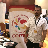 Alfonso García director del depto. de Educación del COPRED socavando la libertad de expresión y protegiendo al porro Alaín Pinzón.