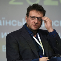Peter Pomerantsev: How To Win An Information War