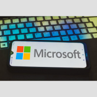 Tech: A Review Of The New Microsoft Surface Laptop