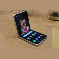 Tech With Jess: A Review Of The Samsung Z Flip3