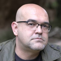 Entrevista a Alexis Ravelo en Página Dos - Los milagros prohibidos (Siruela)