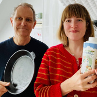 Vi svarar på lyssnarfrågor - om odlat kött, varför såsen bränner i kastrullen och alkohol i kombucha