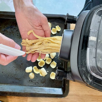 Vi testar automatisk pastamaskin, pastaformar och en matberedare