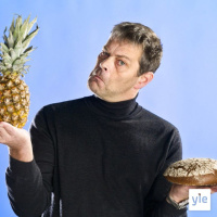 Vieraana katolisen kirkon Suomen piispa Teemu Sippo