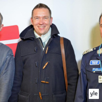 Roman Schatzin Maamme-kirja: Miksi suomalainen luottaa poliisiin?