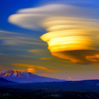 Pakistani Pilot Unidentified Cloud, TMZ UFO Story, Loeb’s Quadrillion UFOs, and Australia’s Joe Pigeon