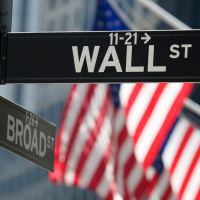 Does flattening US yield curve spell recession risk?