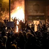 Peace Porn, Defunding the Police  the Return of #BlackLivesMatter w/ Leslie Lee