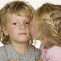 Herzfunk: Wie hat das mit dem Küssen angefangen?