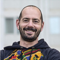 Entrevista a José Luis Fernández Casadevante ‘Kois’, autor de «Huertopías» (CAPITÁN SWING) 15-2-2025