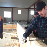 Unga bygger upp Särkilax kyrka som vårfloden tog, social karriär vid 48-års ålder, meänkielipepp ja ellää hetkessä