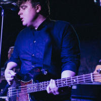 Emil Kreivi om musikerlivet, Karen-Ann Hurri är med i studion och jämför finska och samiska, Yupin Hitti vai Huti och meänkielipepp