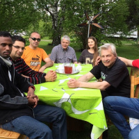 Byborna engagerade i flyktingar / Kyläläiset ottava ossaa pakolaissiin