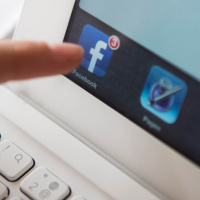 Många risker när man delar på nätet / Monta riskiä ko jakkaa netissä 