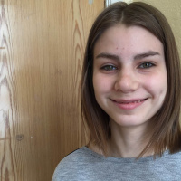 Självmordsrörelse får med unga, finsk skolgång bättre? Gränslös krönikör, Klara törs stå på scen - på meänkieli och meänkielipepp