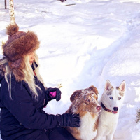 Tjejerna som går mot strömmen och väljer landsbygden framför stan / Tyttäret jokka valitteva Tornionlaakson ennenkö kaupungin.