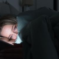 Transforma tu dormitorio en una zona libre de teléfonos