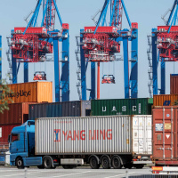 DIHK: Lieferengpässe für noch mindestens sechs Monate