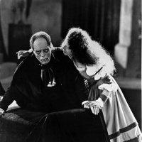 E4. Por la Libre: Lo normal y lo monstruoso: Las aguas, las sombras y la arena.