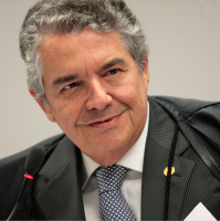 A gente criou no Brasil uma modalidade de foragido com autorização judicial