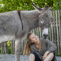Eselhalterin Lotta Lubkoll: Immer den Nüstern nach