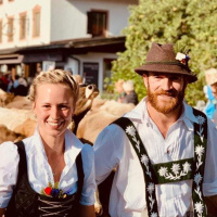 Klauenpflegerin Pia Blanz und Simon Stöckle vom Funkenhof