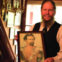 König Ludwig II. und seine Flügeladjudanten mit Sepp Schleicher