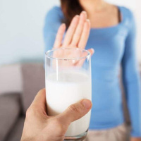¿Le das leche de vaca a tu hijo? ¡Cuidado! Podría causarle alergias