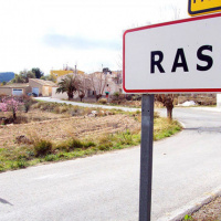 VIVA LA RADIO. Los habitantes de Raspay (Yecla) luchan contra el Covid en un entorno envidiable