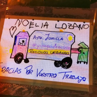 VIVA LA RADIO. Una pequeña agradece el trabajo de los que recogen los residuos