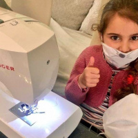 VIVA LA RADIO. Hoy conocemos a la voluntaria más joven en la fabricación de mascarillas