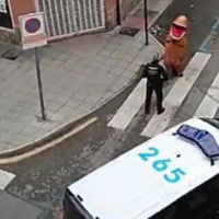 VIVA LA RADIO. El factor humano. ¿Dónde se venden los disfraces de dinosaurio?