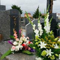 VIVA LA RADIO. La flor natural es la preferida para enviar al cementerio