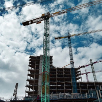 VIVA LA RADIO. Los sectores de la construcción, arquitectos y aparejadores celebran el cese de la actividad