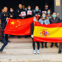 VIVA LA RADIO. El factor humano. La comunidad china entrega en los hospitales de la Región material preventivo