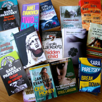 Al otro lado del libro. Novela negra: Sabuesas