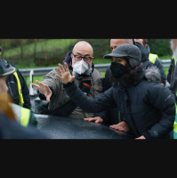 Álex de la Iglesia: Quería retratar el atasco, estamos paralizados por algo que no vemos