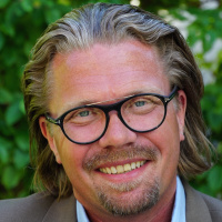 Helt galen efterfrågan utmanar Christian Fabjan, Menigo