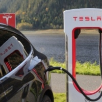 Tesla mejora su conducción autónoma y Amazon venderá coches