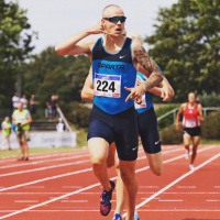 Er Nick Rostgaard løbesportens bad boy eller bare mors dreng ?