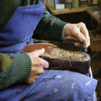 Frankreich führt Reparaturbonus für Schuhe und Kleidung ein