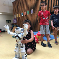 Tanzen und Vorlesen: Roboter begleitet Kinder in inklusiver Kita