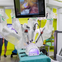 So helfen Roboter in der Neurochirurgie