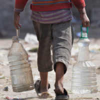 Biotechnologin macht verunreinigtes Wasser durch UV-Strahlen trinkbar