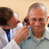 Eine Schwerhörigkeit frühzeitig erkennen